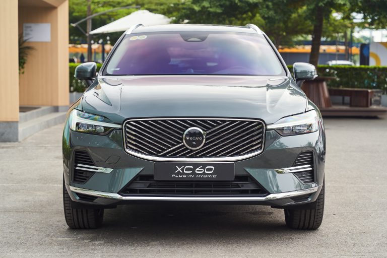 Đầu xe Volvo XC60T8 Plug-in Hybrid